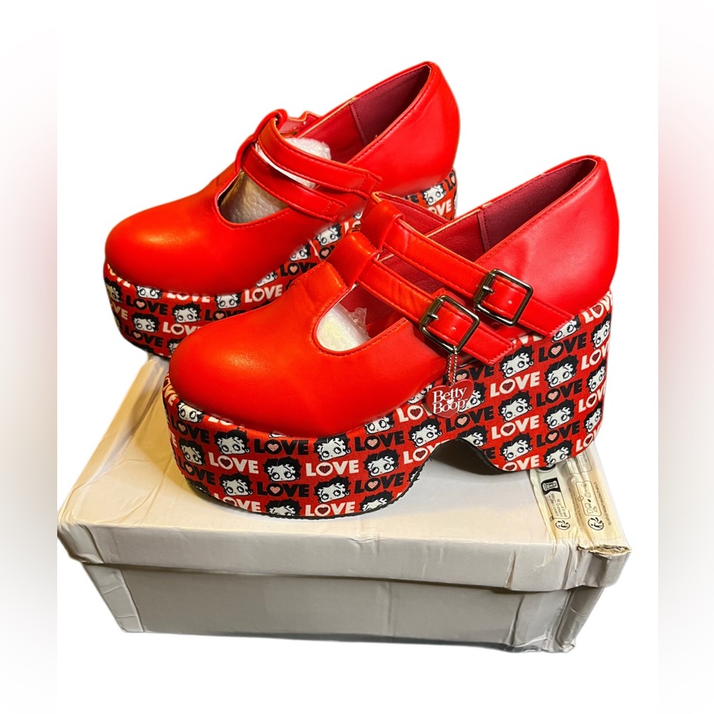 Betty Boop Women’s Red Platform Shoes size 6 NIB